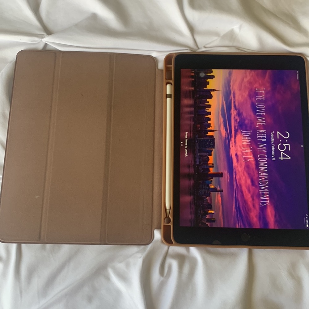 Folio Case (iPad 7th & 8th Generation)